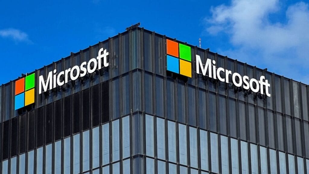 Balancing Upgrades: Navigating Microsoft's Windows 10 End of Support 1 Balancing Upgrades: Navigating Microsoft's Windows 10 End of Support 1